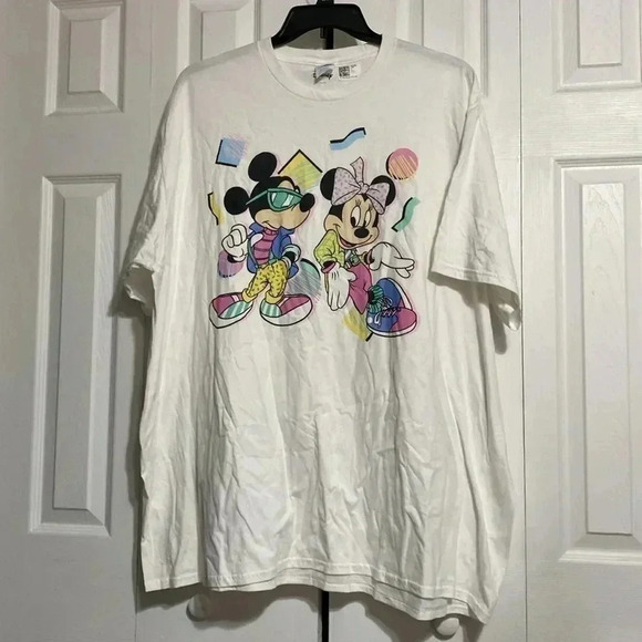 Port & Co Disney Mickey & Minnie cream tee shirt - Picture 1 of 8